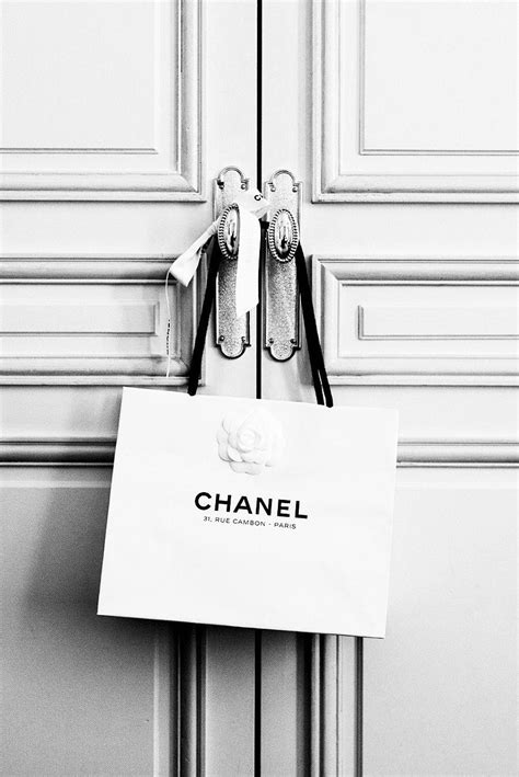 chanel sfondi|aesthetic Chanel wallpaper.